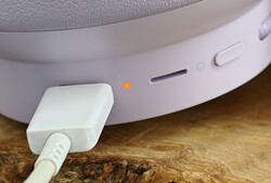 Auriculares supraaurales Vivo con LED de carga