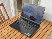 La pantalla brillante del Lenovo Legion 5 15AGP11.