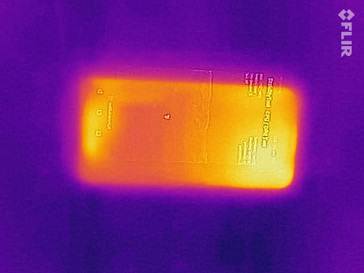 Imagen térmica de la parte frontal de la Huawei Y6 2018 bajo carga