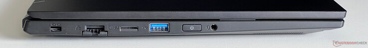Izquierda: bloqueo Kensington, Gigabit Ethernet, lector de tarjetas microSD, USB-A 3.2 Gen 1 (5 Gbit/s), botón de encendido, audio de 3,5 mm