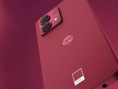 El Moto G84 5G en su combinación de colores Viva Magenta. (Fuente de la imagen: Motorola)