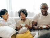 Tanto los padres como los niños prefieren los regalos navideños de juegos. (Fuente de la imagen: Pexels/Ketut Subiyanto)