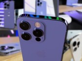 Los renders no oficiales del iPhone 14 Pro y del iPhone 14 Pro Max parecen de verdad. (Fuente de la imagen: @atuos_user - editado)
