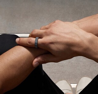 El anillo Even R1 actúa como mando a distancia de las gafas.