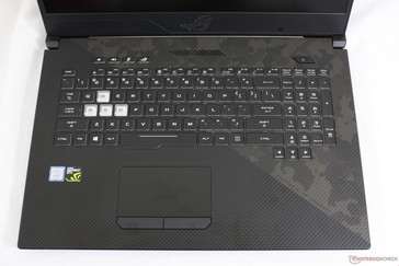 La misma disposición del teclado y cuatro teclas auxiliares dedicadas que el GL703