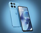 El Moto G17 está disponible en tres colores, incluido el azul claro.