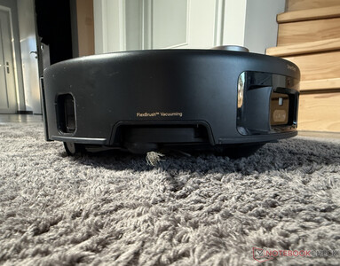 El chasis puede levantarse ligeramente sobre moquetas