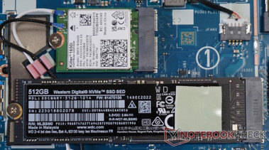 El controlador SSD se refrigera pasivamente en la carcasa