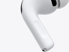 Se rumorea que los próximos auriculares AirPods Pro incorporarán una mejora en la cámara con respecto a los AirPods Pro 3 que se muestran aquí.