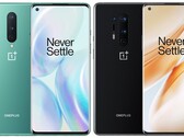 El OnePlus 8 y el OnePlus 8 Pro tienen una ubicación en el lado izquierdo para el orificio de perforación de la cámara de fotos. (Fuente de la imagen: OnePlus - editado)