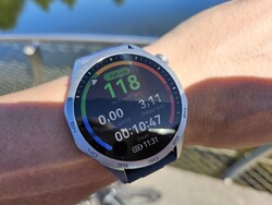 Huawei Watch GT 4 durante el ciclismo.