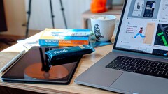 Según el analista de Bloomberg Mark Gurman, Apple planea lanzar muchos iPads y MacBooks nuevos en la primavera de 2024, pero sin evento de lanzamiento. (Imagen: Elise Bouet, Unsplash)
