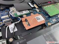 El nuevo m15 R5 sólo admite dos pequeñas unidades SSD M.2-2242.