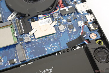 Ranura secundaria M.2 2280 PCIe 3 por si los usuarios quieren añadir otra SSD