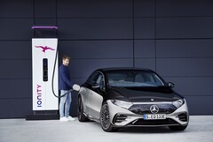 Mercedes-Benz ha anunciado un nuevo sistema de tarifas simplificado para su programa Mercedes me Charge. (Fuente de la imagen: Mercedes-Benz)