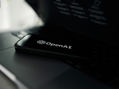 Logotipo de OpenAI en un teléfono