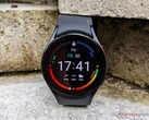 El Galaxy Watch5, en la imagen, podría ofrecer sólo un rendimiento ligeramente peor que su sucesor. (Fuente de la imagen: NotebookCheck)