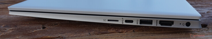 microSD, USB-C (Power Delivery, DP 1.4, 10 Gbit/s), USB 3.2 Gen1, HDMI 2.0, fuente de alimentación