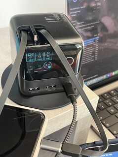 Tres dispositivos: C1 está restringido