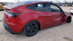 El Modelo Y 2026 ya ha sufrido un accidente grave sin daños en el habitáculo. (Fuente de la imagen: Copart)