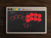 El nuevo Arcade Controller Pro de 8BitDo cuenta con una pantalla integrada con el software Ultimate incorporado.