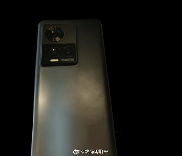 ¿Es este el Vivo NEX 5? Quizás sí, quizás no. (Fuente: Weibo vía SparrowsNews)