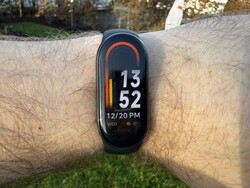 Xiaomi Smart Band 8 bajo el sol