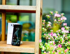 El Motorola Moto G87 ofrece altavoces con mucha presión sonora, pero un sonido moderado.