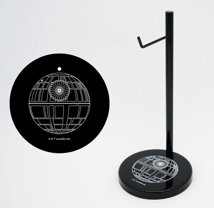 Se incluye un soporte de auriculares con la marca Star Wars para mostrar los auriculares nwm ONE de edición limitada. (Fuente de la imagen: NTT Sonority)