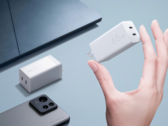 El cargador ASUS 65W USB-C GaN tiene un formato compacto, con unas dimensiones de 32 x 64,1 x 30 mm. (Fuente de la imagen: ASUS)