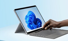 Parece que una verdadera Surface Pro X de nueva generación podría estar en desarrollo, Surface Pro 8 fotografiada. (Fuente de la imagen: Microsoft)