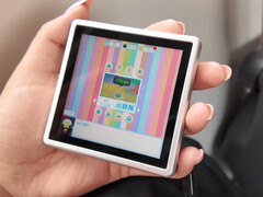 El RG Rotate es un dispositivo portátil retro especialmente pequeño.