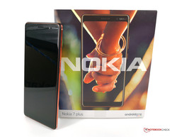 En reseña: Nokia 7 Plus. Dispositivo de revisión proporcionado por cortesía de: HMD Global Alemania.