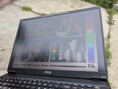 Al aire libre bajo un nublado brillante