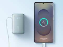 El Nano Power Bank de Anker (10K, 45W, cable USB-C retráctil incorporado) ya está disponible en color verde (en la imagen). (Fuente de la imagen: Anker)