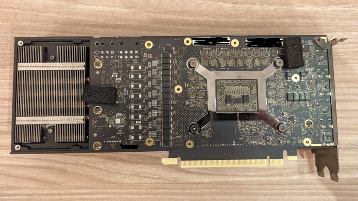 PCB de una GPU Intel Arc. (Fuente de la imagen: Bionic Squash en Twitter)