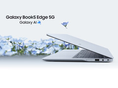 Samsung vende el Galaxy Book5 Edge 5G en una única opción de color Azul Zafiro. (Fuente de la imagen: Samsung)