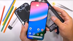 El experto en teardown está bastante impresionado con el interior del Google Pixel 10 Pro XL. (Fuente de la imagen: JerryRigEverything)