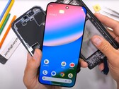 El experto en teardown está bastante impresionado con el interior del Google Pixel 10 Pro XL. (Fuente de la imagen: JerryRigEverything)