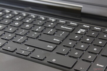 Las estrechas teclas del teclado numérico y las pequeñas teclas de flecha se sienten apretadas para su uso