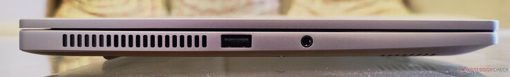 Izquierda: rejillas de ventilación, USB 2.0, conector de audio combinado