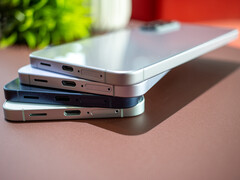 El Samsung Galaxy A57 tiene un grosor de tan solo 6,9 mm.