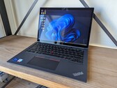 Análisis del convertible Intel Lenovo ThinkPad L13 Yoga G4: Menor duración de la batería que AMD