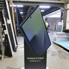 El Galaxy Z Fold7 parece más delgado que todos los modelos anteriores Galaxy Z Fold. (Fuente de la imagen: Alchimist Leaks)