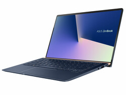 El ASUS ZenBook 14 UX433FN-A6023T revisión de portátiles. Dispositivo de prueba cortesía de Cyberport.