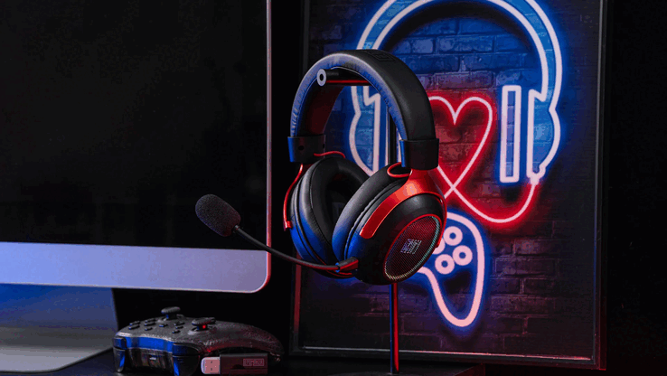 Los auriculares cuentan con iluminación RGB personalizable y ofrecen hasta 70 horas de autonomía con la iluminación desactivada.
