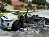 El Jaguar I-Pace, originalmente blanco, apenas era reconocible tras el incendio (Imagen: Gonzalo Salazar)