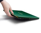 El renovado portátil Vaio SX14-R en Deep Emerald ofrece una mayor potencia de procesamiento de IA en un cuerpo de fibra de carbono de menos de 1 kg.
