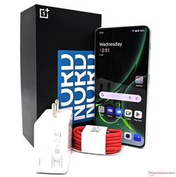 El OnePlus Nord 3 5G viene con un cargador SuperVOOC de 80 W en la caja