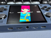 El RGB30 combina una pantalla de 4 pulgadas con un chipset Rockchip RK3566. (Fuente de la imagen: Powkiddy)